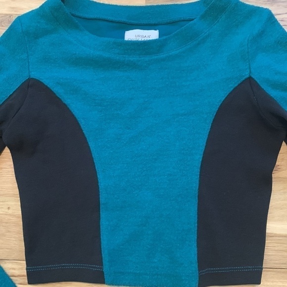Urban Outfitters Long Sleeve Crewneck Crop Top Black & Teal Women’s XS - Picture 2 of 11